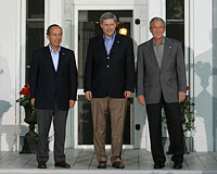 President George W. Bush with Mexican President Felipe Calderon, left, and Canadian Prime Minister Stephen Harper, right, on Monday, Aug. 20, 2007, during the North American Leaders' Summit held in Montebello, Canada. White House photo by Chris Greenberg